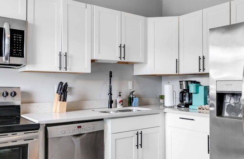 Richmond House | Spacious 6BR Family Sleeps Groups Parking