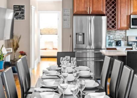 Quincy Apartment | Spacious 6BR Quincy Apt - Balcony, Kitchen, Laundry, near Beach & Red Line 555