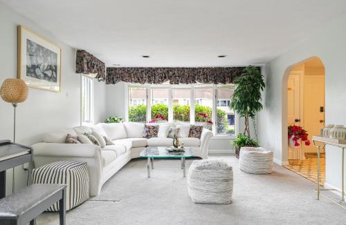 Randolph House | Spacious 6BR Randolph Retreat - Pet-Friendly & Near I-93 & Route 24 Access 35