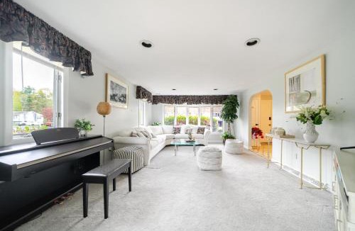 Randolph House | Spacious 6BR Randolph Retreat - Pet-Friendly & Near I-93 & Route 24 Access 35