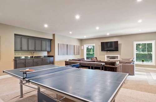 Fort Hunt House | Spacious 7-bedroom house with water views, AC, Heat, WiFi in charming Alexandria