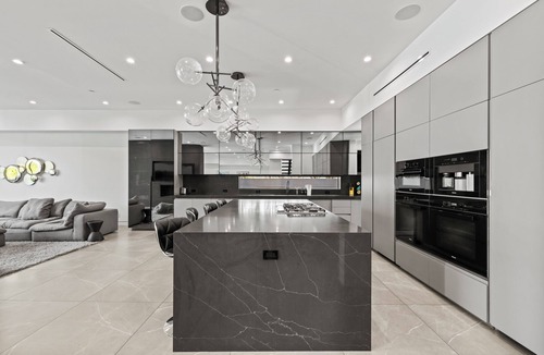 West Los Angeles House | Spacious 7-bedroom house with AC in tranquil Los Angeles