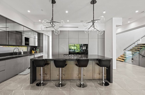 West Los Angeles House | Spacious 7-bedroom house with AC in tranquil Los Angeles