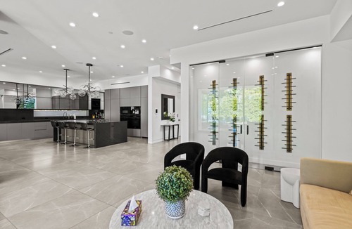 West Los Angeles House | Spacious 7-bedroom house with AC in tranquil Los Angeles