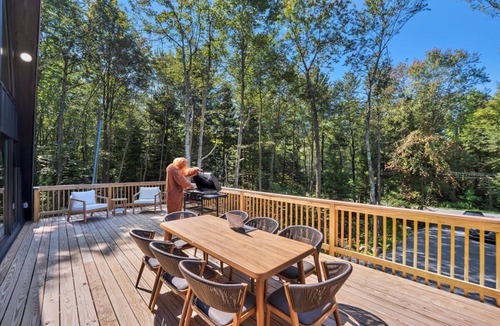 Blakeslee Cabin | Spacious A-Frame | Hot Tub | Movie Room | Firepit
