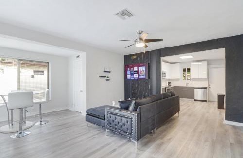 Miramar House | Spacious and luxurious home centrally located between Miami and Ft. Lauderdale