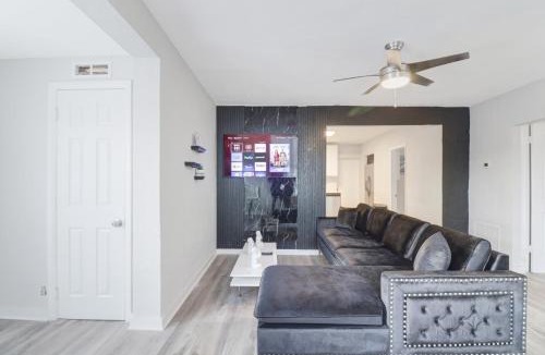 Miramar House | Spacious and luxurious home centrally located between Miami and Ft. Lauderdale