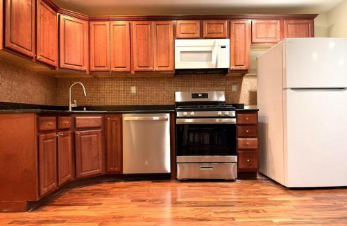 North Bergen Apartment | Spacious and Stylish 3BR 2Bath Sleeps 6 near NYC and American Dream Mall