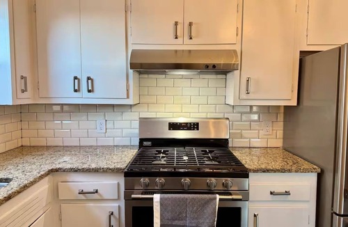 Edgewater House | Spacious apartment near NYC