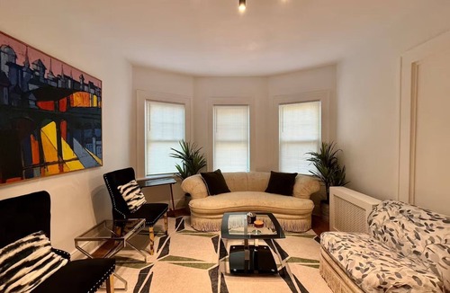 Edgewater House | Spacious apartment near NYC