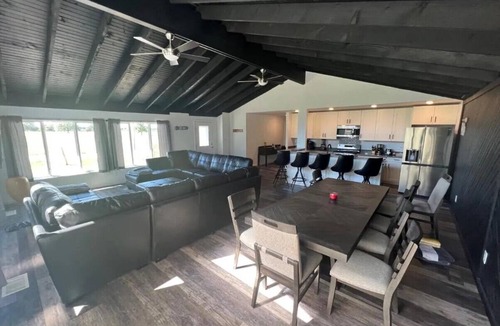 Gypsum House | Spacious Bedrock Tavern Retreat Sleeps Large Groups Open Concept Entertainment