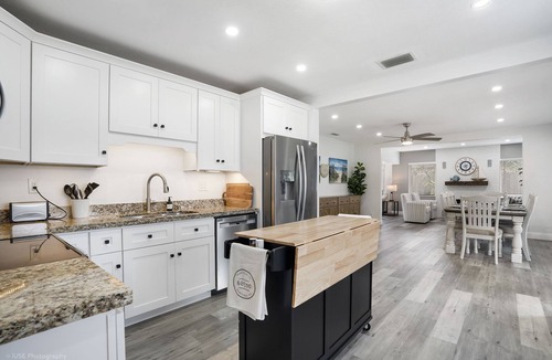 North Andrews Gardens House | Spacious Bright Dream Home & Heated Pool in Oakland Park