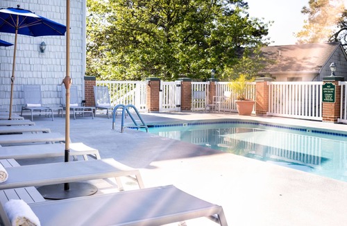 Country Club Estates Apartment | Spacious Club Suite | Fireplace & Kitchenette