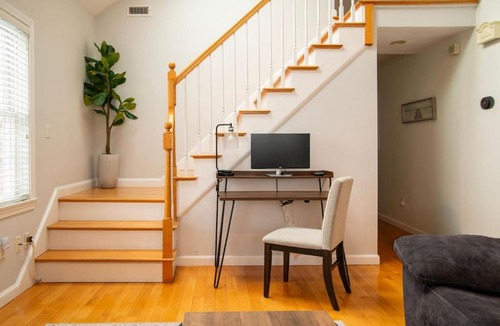 Swampscott Apartment | Spacious Coastal Townhome Deck and Parking