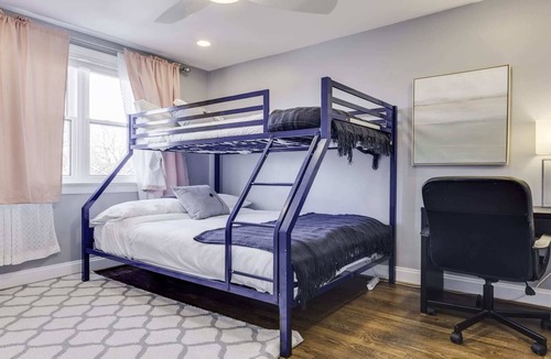 Potomac West House | Spacious Colonial House in Alexandria | CozySuites