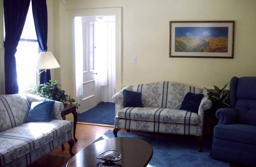 Lee House | Spacious Comfortable Charming Family Farmhouse Great Location
