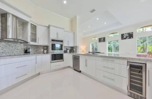 Davie House | Spacious Davie Villa to Watch World Cup