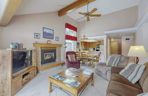 Bigfork House | Spacious Dog-Friendly Condo on the 7th Hole of Eagle Bend Golf Course