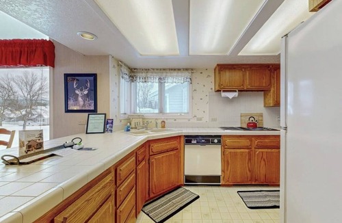 Bigfork House | Spacious Dog-Friendly Condo on the 7th Hole of Eagle Bend Golf Course