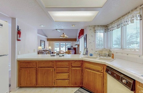 Bigfork House | Spacious Dog-Friendly Condo on the 7th Hole of Eagle Bend Golf Course