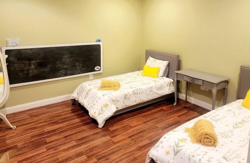 Falmouth House | SPACIOUS, Entire 3-Bedroom Basement Apartment, Full Amenities