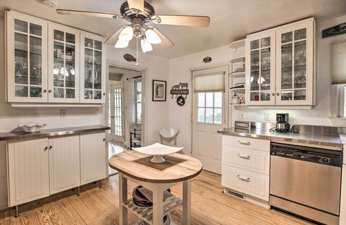 Faber House | Spacious Faber Home w/Yard, Steps to Winery!