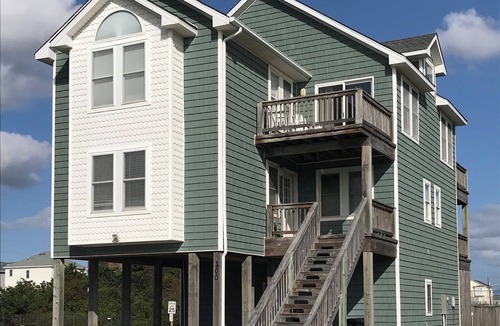 Kill Devil Hills House | SPACIOUS FAMILY FRIENDLY HOME, 300 STEPS TO BEACH, PRIVATE POOL/HOT TUB