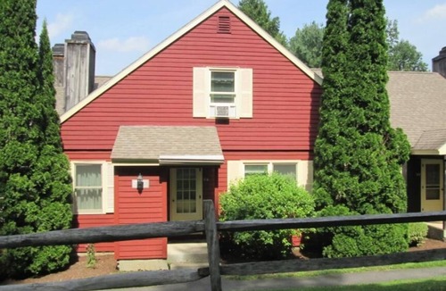 Hancock Condo | Spacious, Family-Friendly Getaway w/Full Kitchen & Fireplace