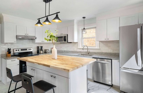 Locust Grove House | Spacious Family Home — Walkable to Downtown + Pet Friendly!