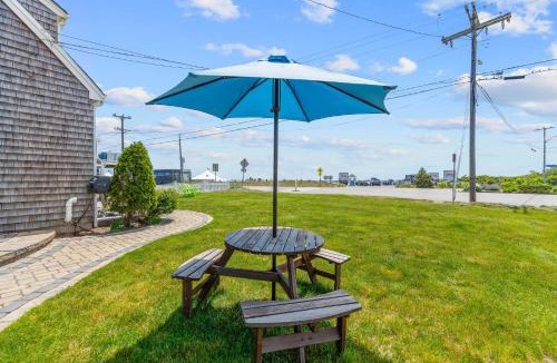 Centerville House | Spacious FamilyOceanfront 6BR Across Craigville Beach