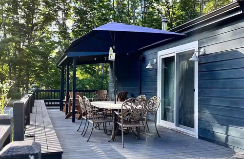 Chatham House | Spacious farm house in Chatham, NY