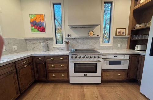 Harrisonville House | Spacious farmhouse in Elmer, NJ. Perfect for groups or families!