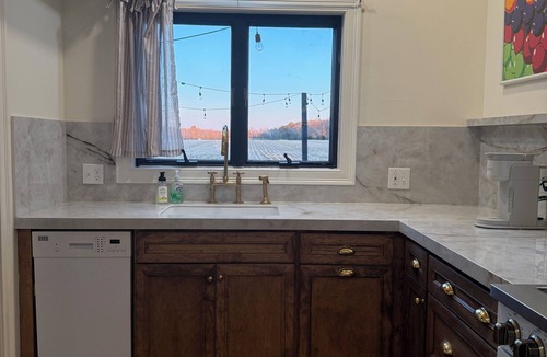 Harrisonville House | Spacious farmhouse in Elmer, NJ. Perfect for groups or families!