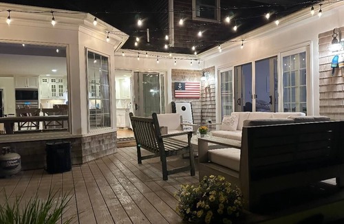 Northwest Harwich House | Spacious Getaway Sleeps 11: Walk to Private Beach & Harwich Port Center!