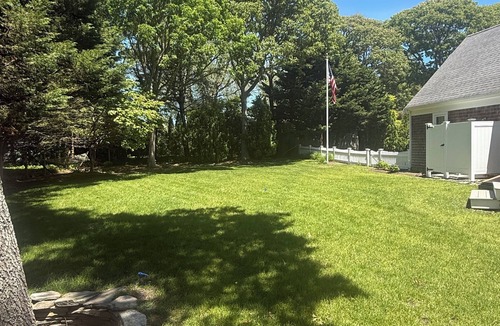 Northwest Harwich House | Spacious Getaway Sleeps 11: Walk to Private Beach & Harwich Port Center!