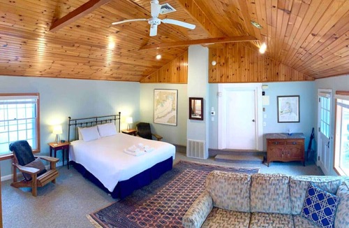 Falmouth House | Spacious Guest House in Falmouth Village