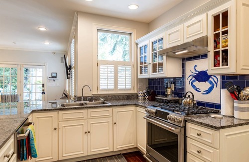 Historic District House | Spacious Historic Home with Private Parking in the Heart of Downtown Annapolis
