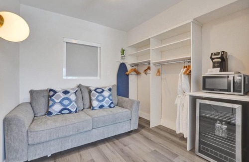 Galt Mile Hotel | Spacious King Suite in Fort Lauderdale