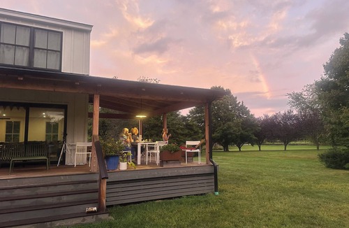 Tiverton House | Spacious Light-Filled Coast Retreat, 4BR/Sleeps 9, Near Beaches