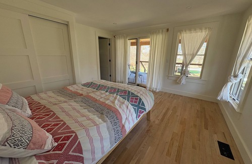 Tiverton House | Spacious Light-Filled Coast Retreat, 4BR/Sleeps 9, Near Beaches