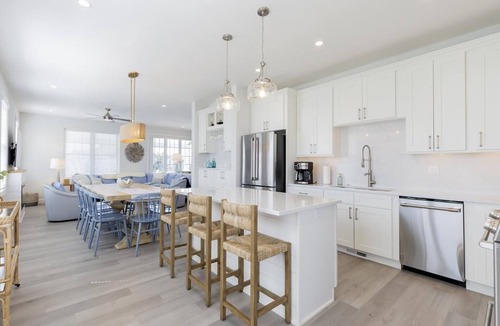 Admiral Estates House | Spacious Luxury Vacation Home with Entertainment and Comfort, Close to Beach!
