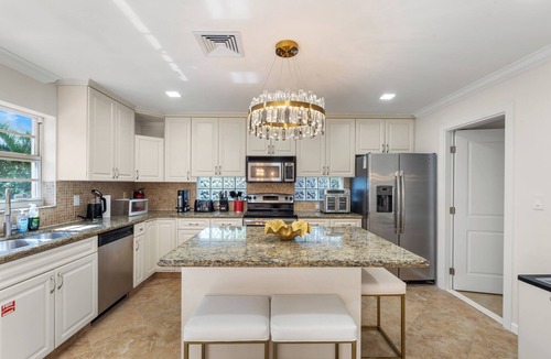 Fort Lauderdale Villa | ★ Spacious Modern Coastal Retreat w/Private Pool/30-35 min to FIFA!