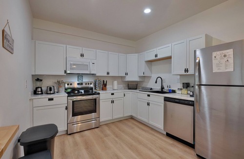 Alexandria Bay House | Spacious Modern Farmhouse – Renovated 2023, Huge Yard & Near Downtown