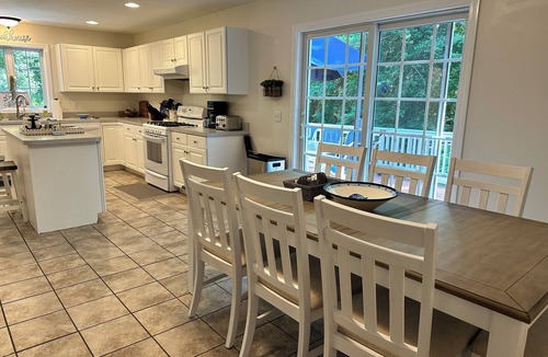 Centerville House | Spacious Pet Friendly Colonial - Minutes to Craigville Beach Central AC