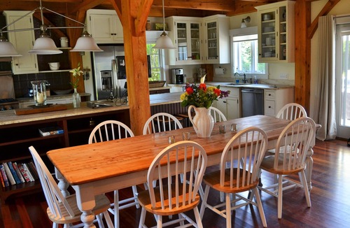 West of Town House | Spacious Post And Beam Home With Pool