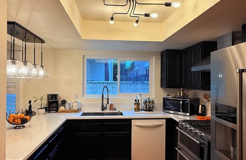 Hawthorne House | spacious private room w/share bathroom