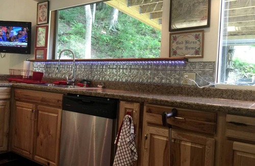 Prattsville Cabin | Spacious Rental for Group Vacaton with Waterfall Views near Catskills Region, New York