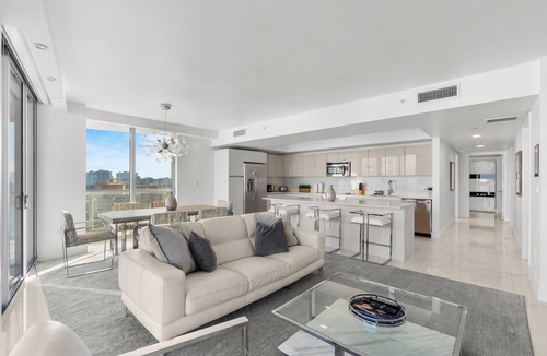 Hallandale Beach Condo | Spacious Resort Condo: Modern Comforts & Miami Vibes - 25 min to FIFA!
