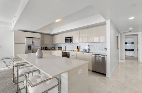 Hallandale Beach Condo | Spacious Resort Condo: Modern Comforts & Miami Vibes - 25 min to FIFA!