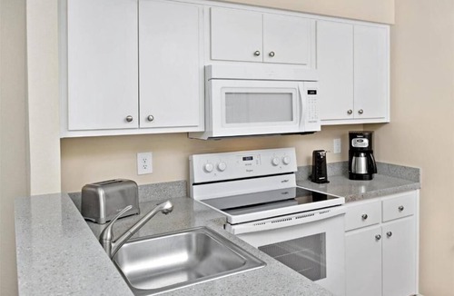 Berkeley Hotel | Spacious Retreat – 2 Units for Family Stay + Pools & Sports Facilities